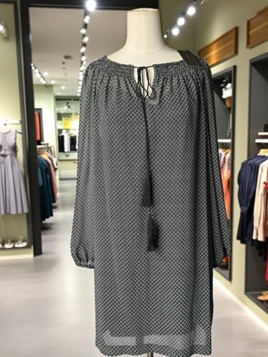 BCBGMaxAzria Dresses & Skirts - NWT BCBGMaxAzria Black and white printed shift dress Tassel tie neckline